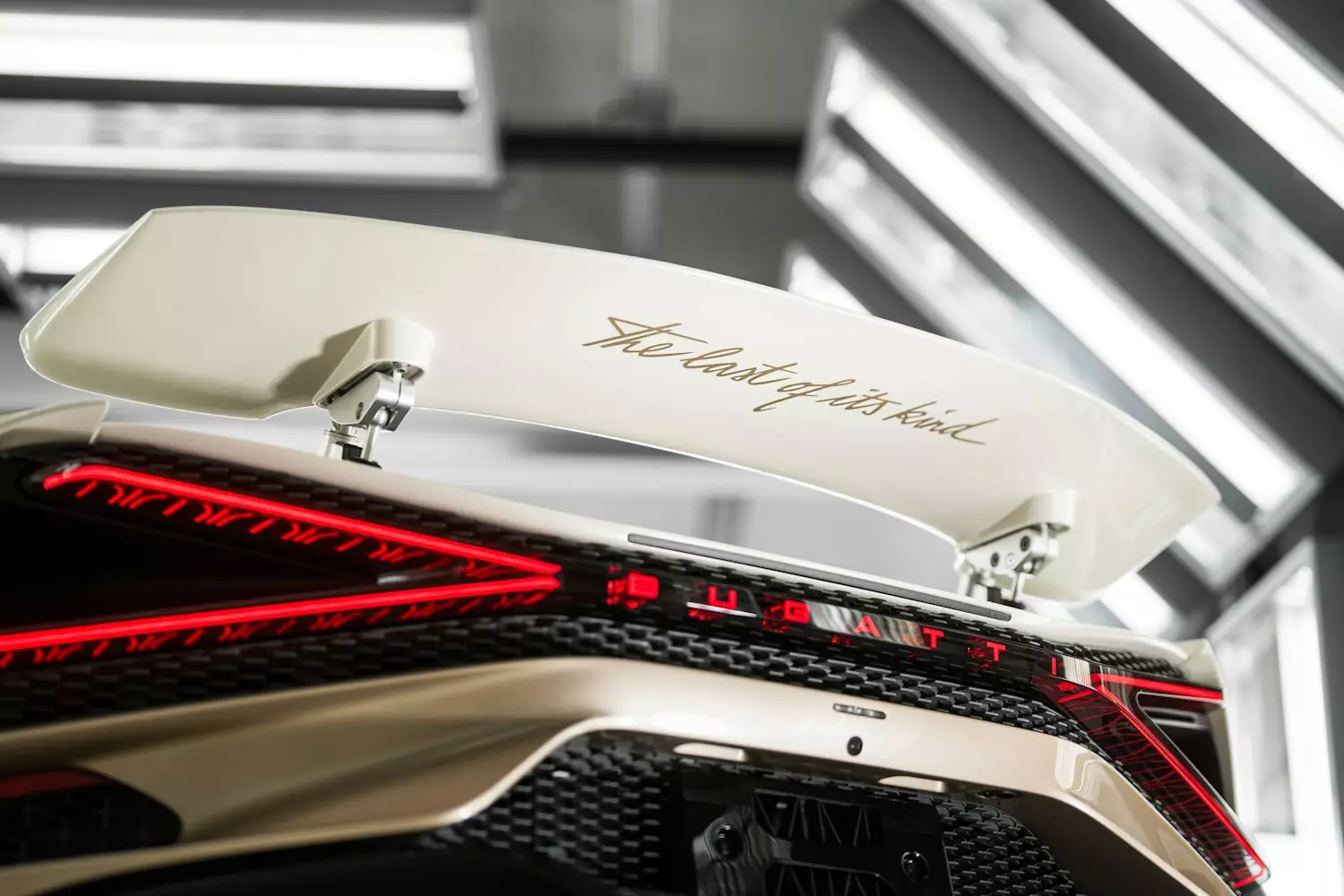 W16 Mistral zadebiutował podczas Monterey Car Week w 2022 roku, wzbudzając od razu ogromne zainteresowanie kolekcjonerów.
