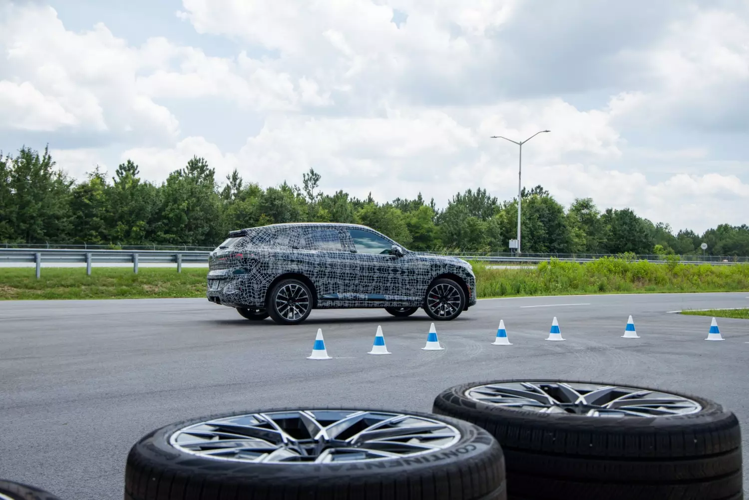 Testy zamaskowanego jeszcze BMW X5 G65 