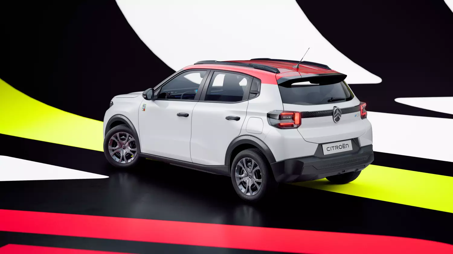 W Citroenie C3 dostępny jest benzynowy silnik PureTech o mocy 83 KM z manualną skrzynią biegów, którego średnie zużycie paliwa według danych producenta wynosi 5,5 l/100 km przy emisji CO₂ na poziomie 123 g/km. Mocniejsza odmiana PureTech 110 KM z automatyczną skrzynią EAT6 zużywa 4,8 l/100 km i emituje 137 g/km CO2. Dla osób pokonujących większe przebiegi przygotowano także silnik BlueHDi 100 KM z manualną skrzynią biegów, którego średnie spalanie według producenta wynosi 3 l/100 km przy emisji 117 g/km CO2.