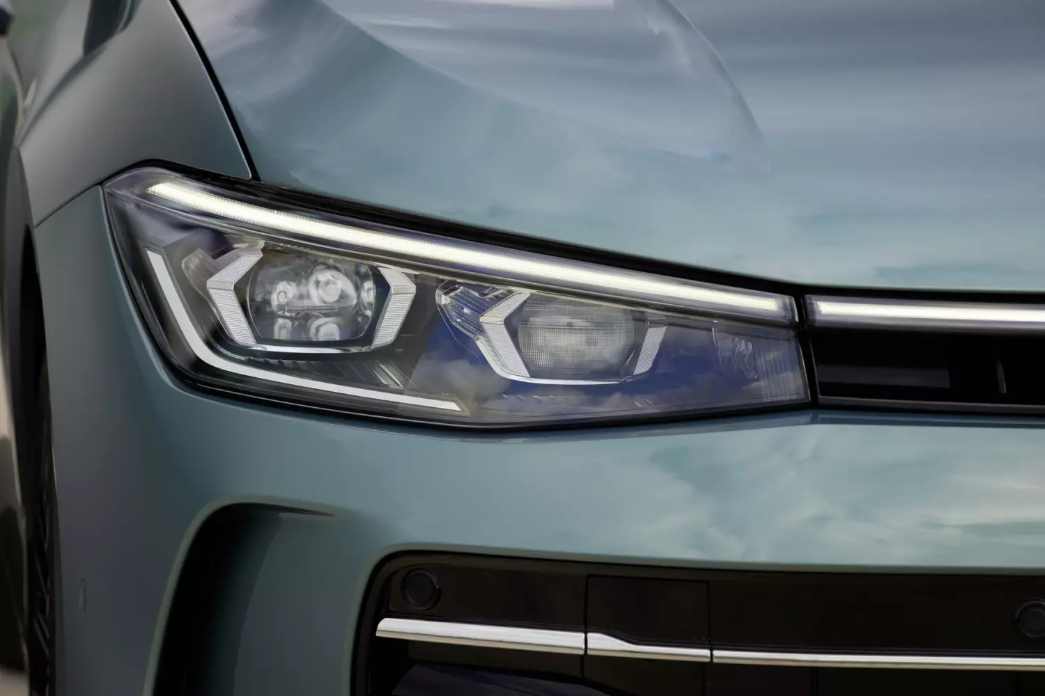 IQ.LIGHT LED matrix headlights w Passacie. Fot. Volkswagen