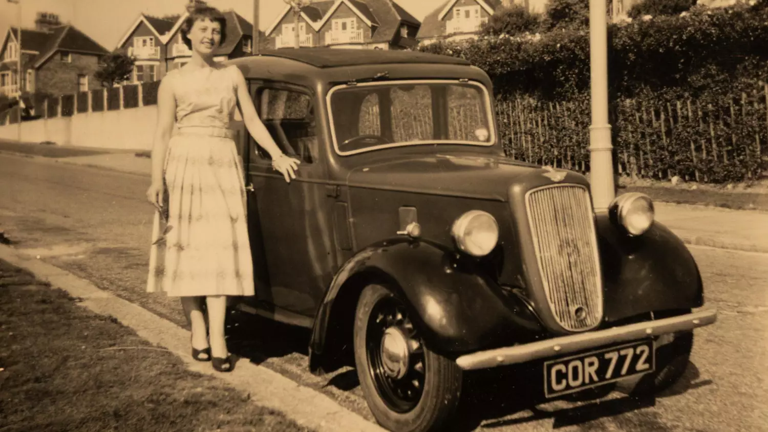 Audrey Evans i Austin 7. Rok 1956