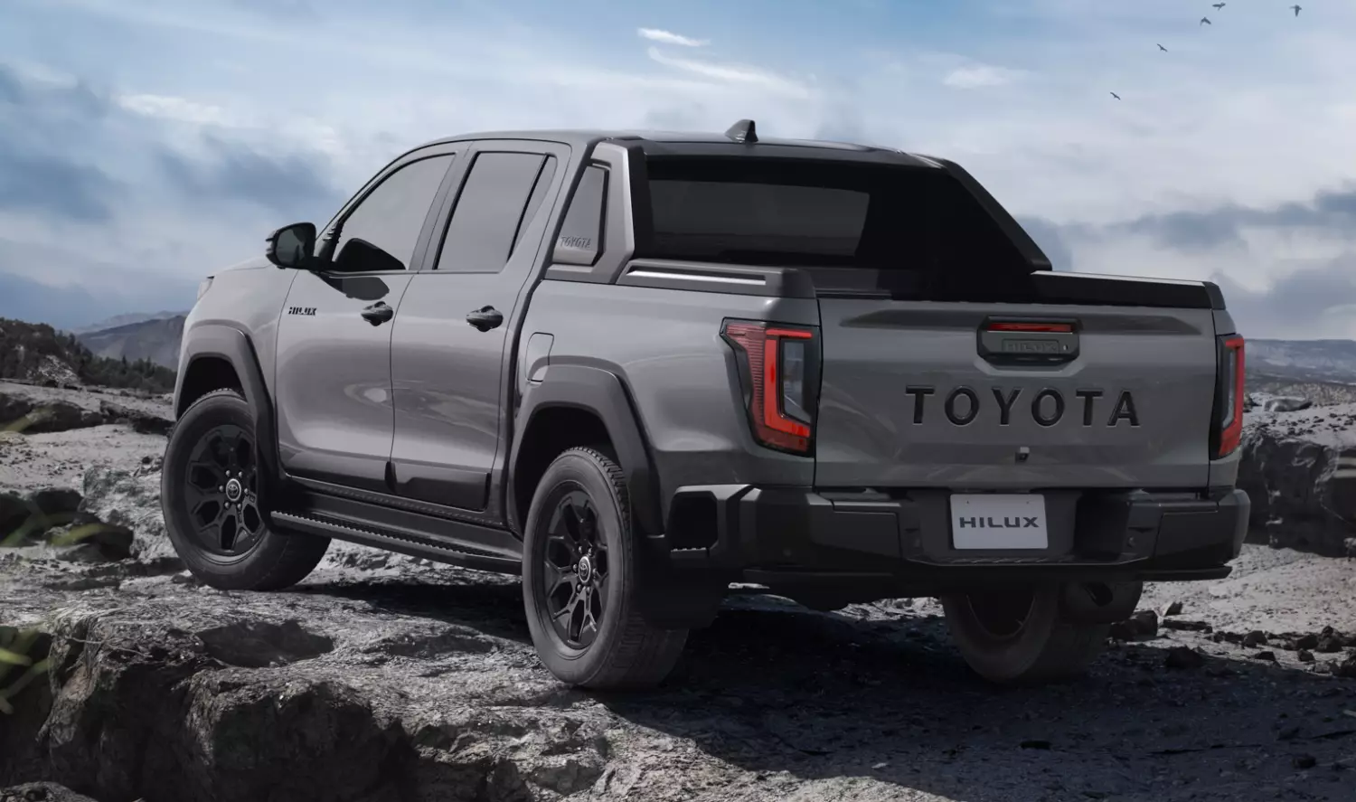 Przestrzeń ładunkowa Hilux mieści do 500 kg, płaska podłoga paki i stopnie po bokach ułatwiają załadunek i rozładunek sprzętu.
