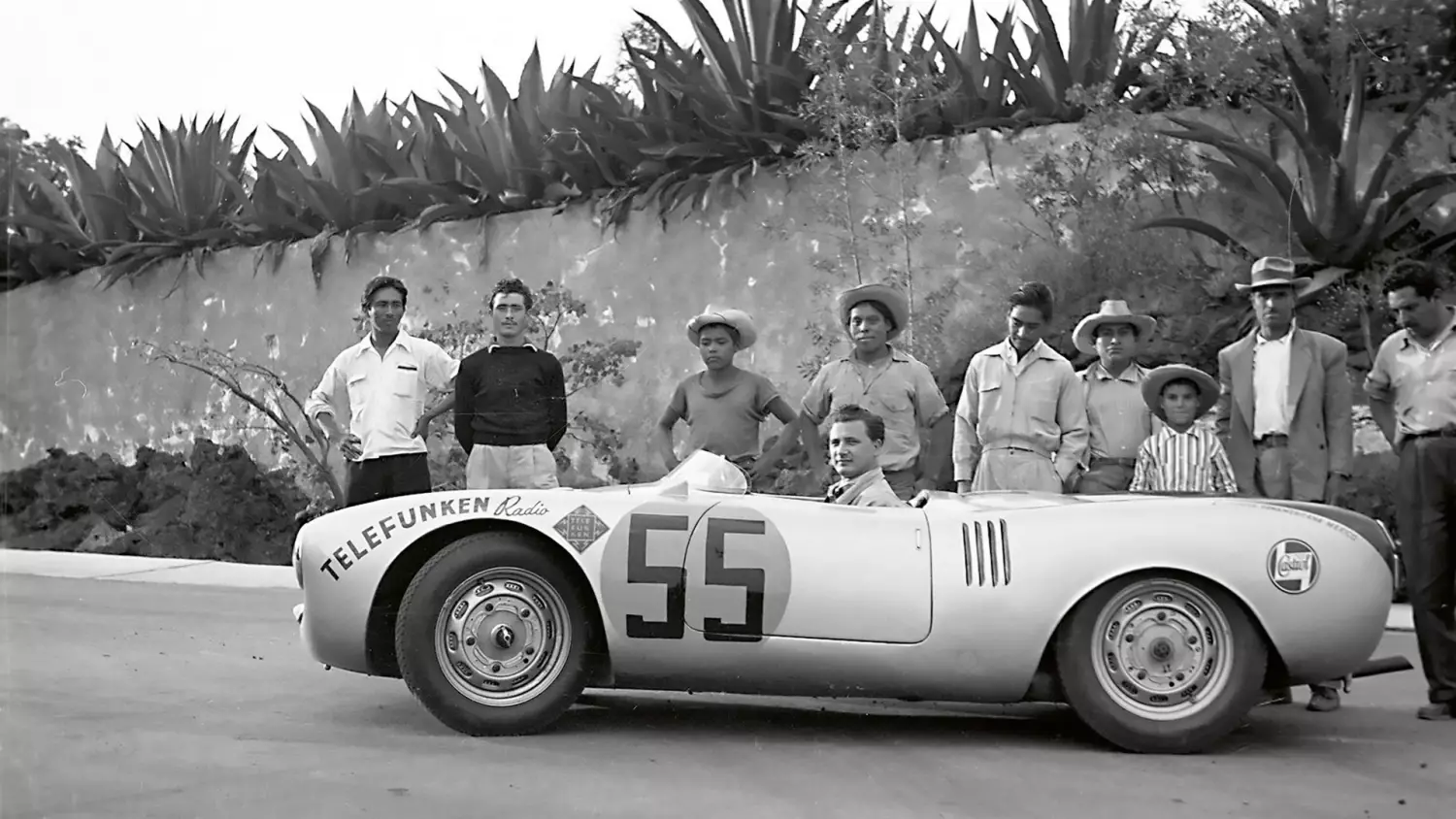 Hans Herrmann w Porsche 550 Spyder podczas Carrera Panamericana w 1954 roku