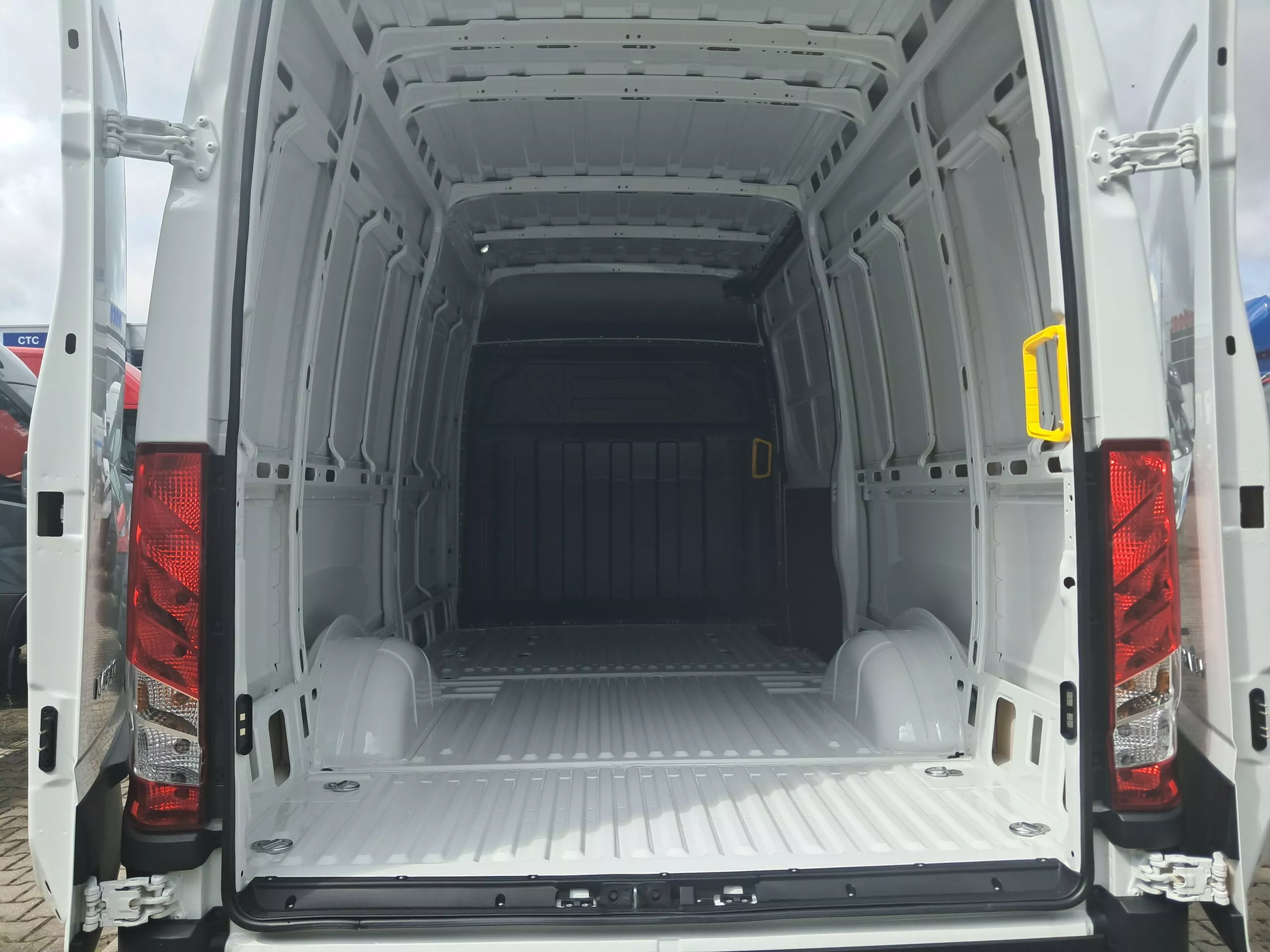 IVECO Daily - zdjęcie 18
