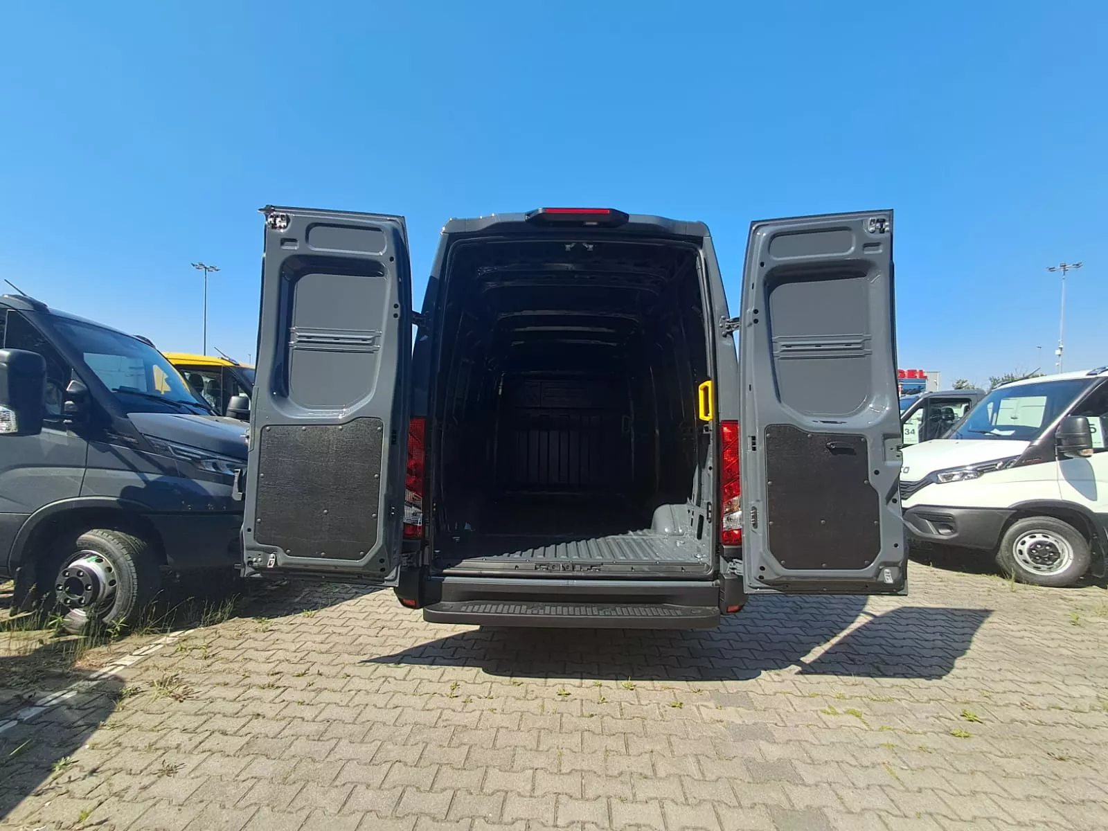 IVECO Daily - zdjęcie 14