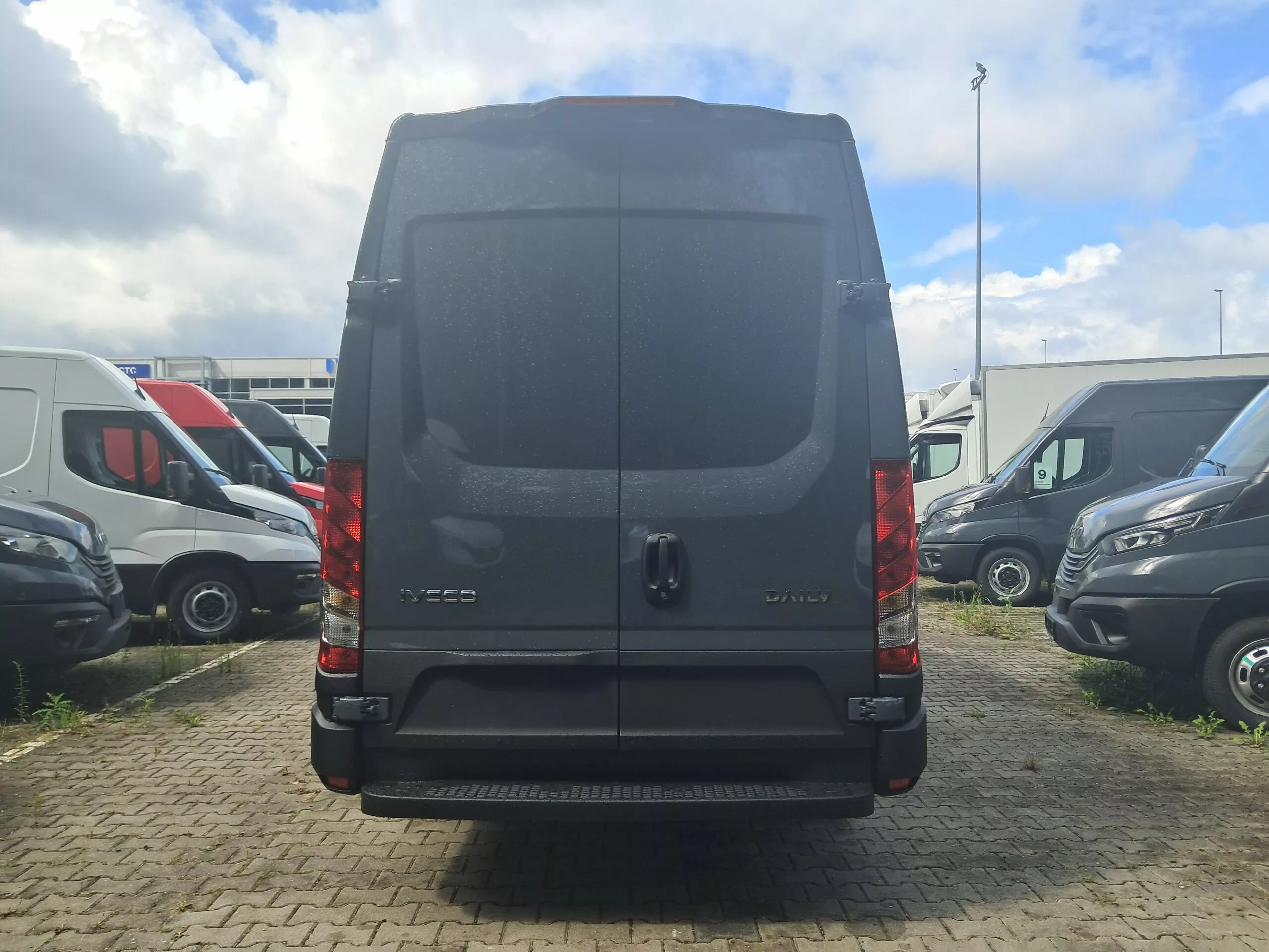 IVECO Daily - zdjęcie 12