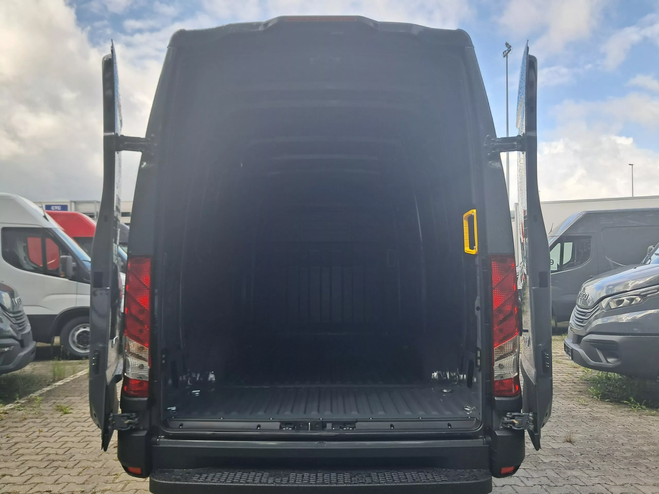 IVECO Daily - zdjęcie 16
