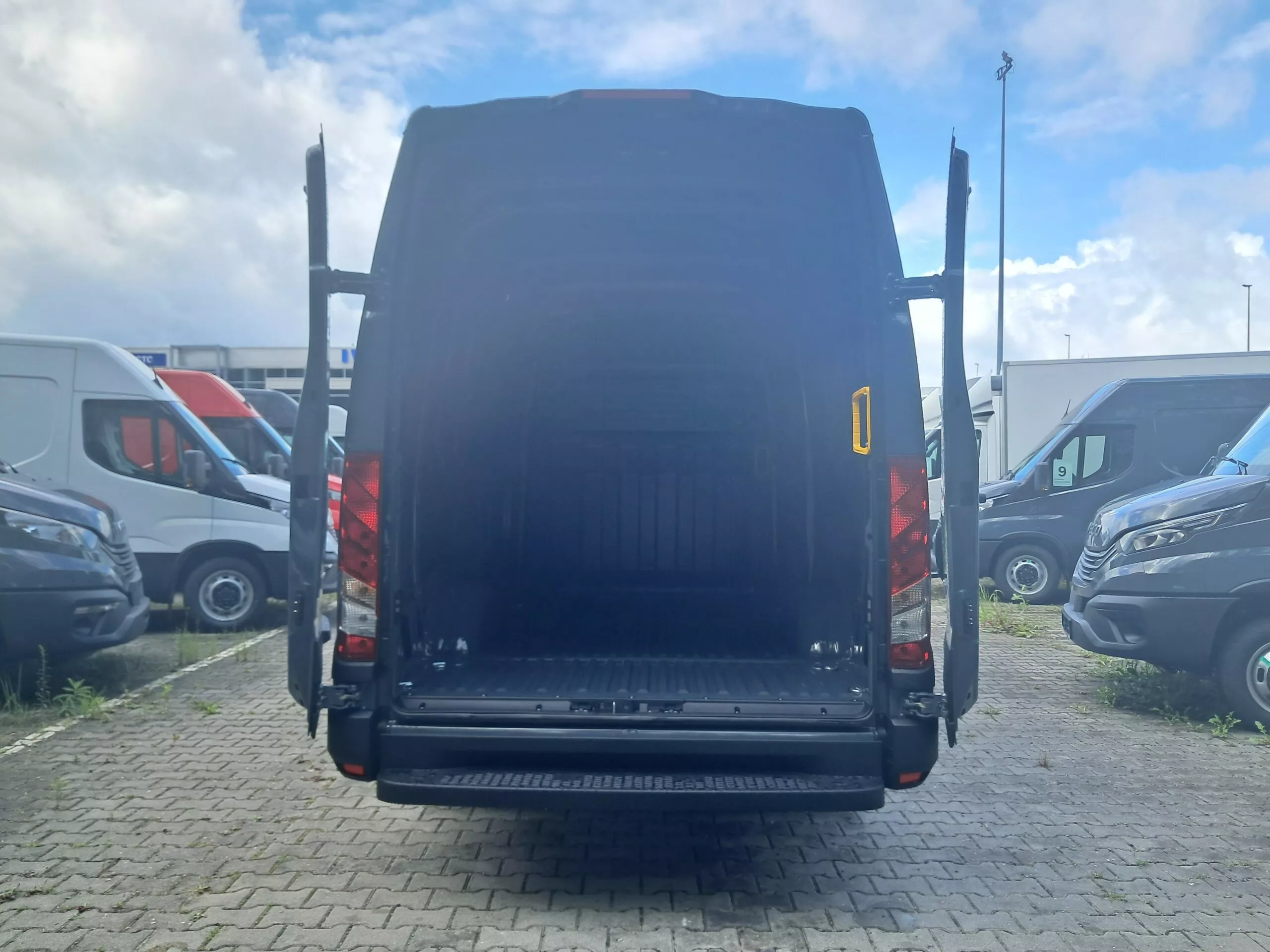 IVECO Daily - zdjęcie 14