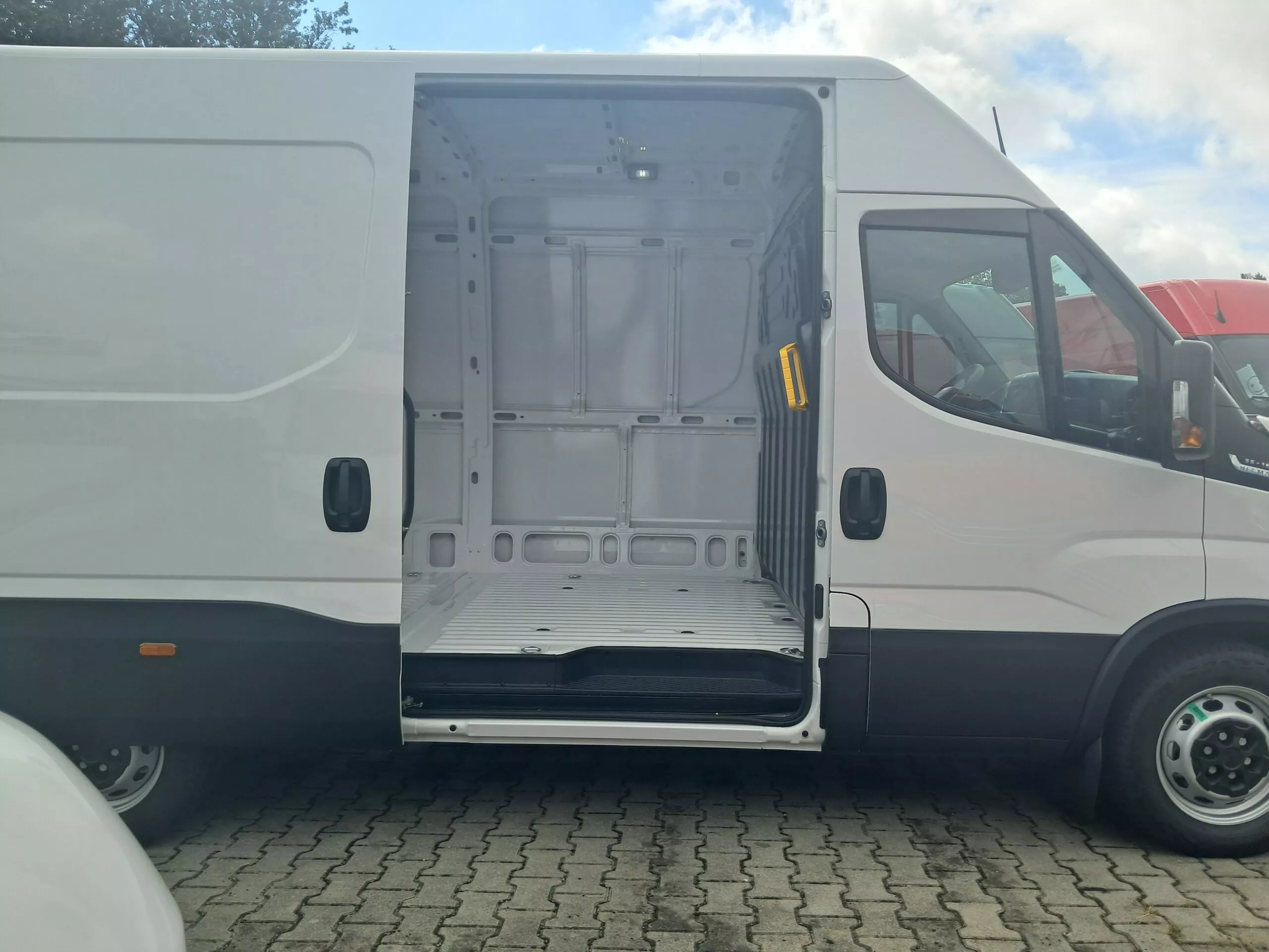 IVECO Daily - zdjęcie 16