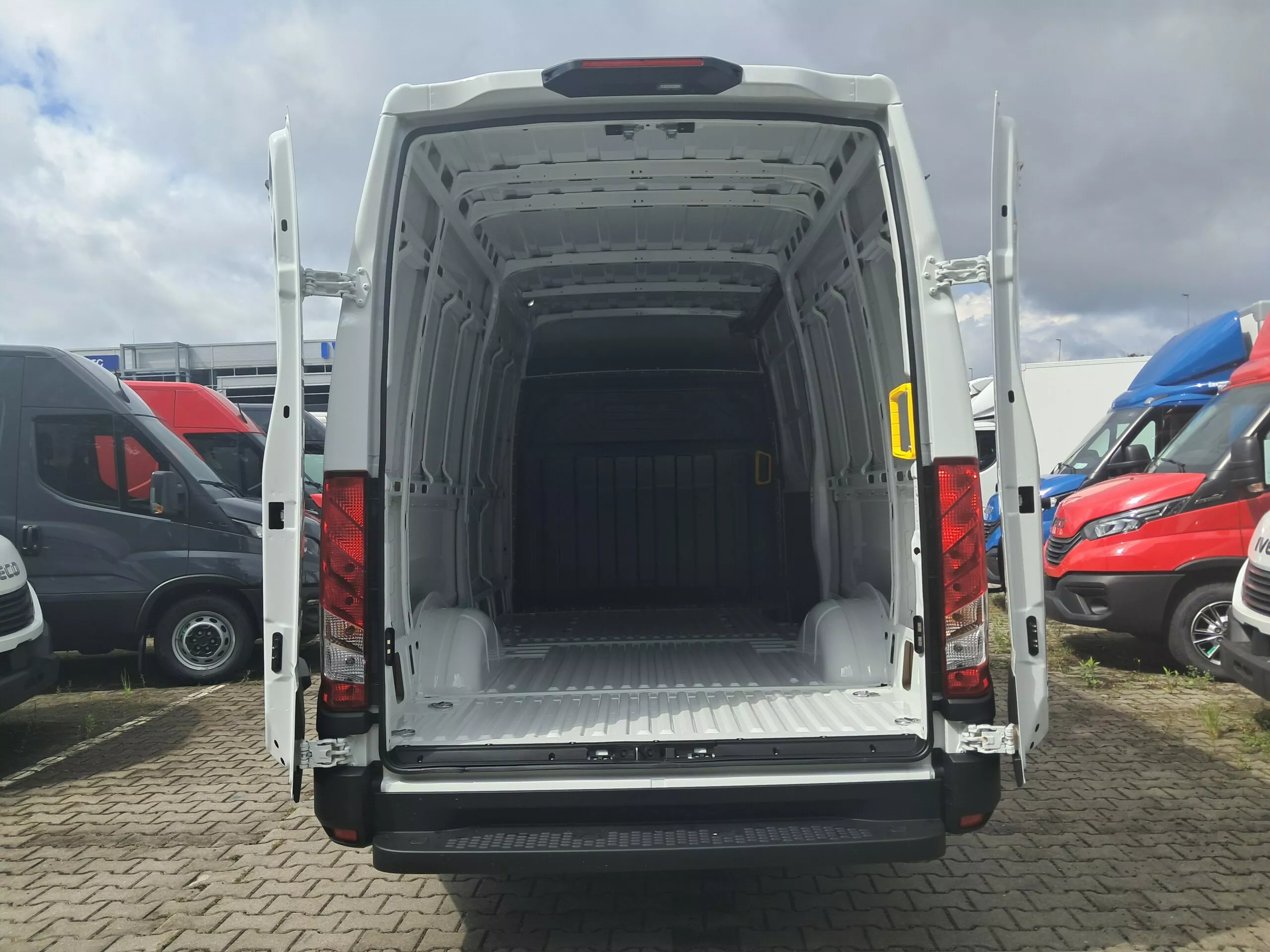 IVECO Daily - zdjęcie 17