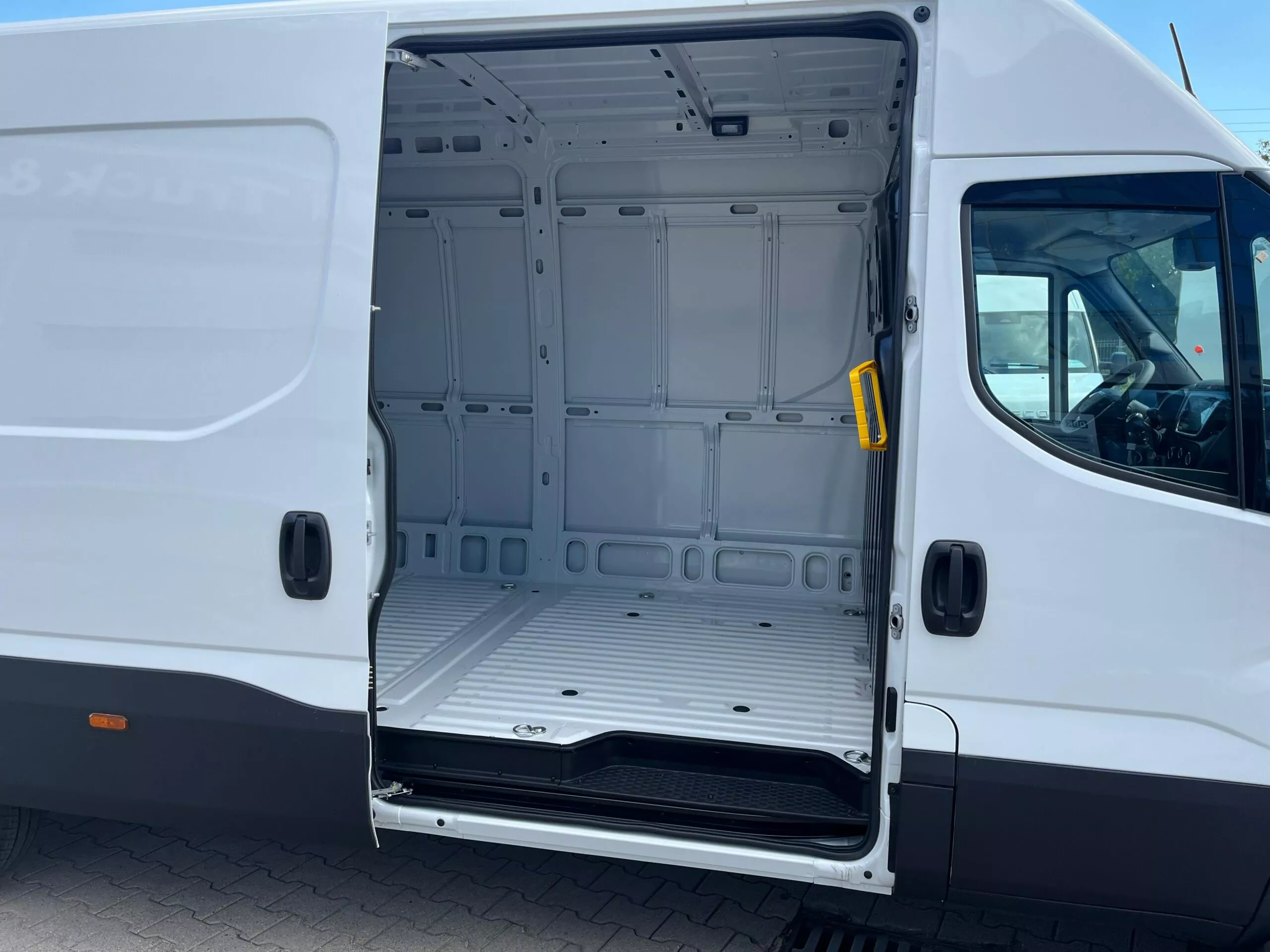 IVECO Daily - zdjęcie 14